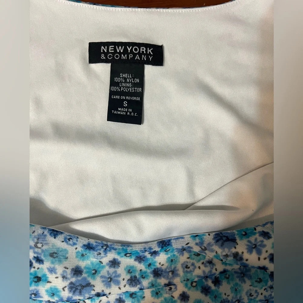 New York and Company Y2K  2pc sheer floral top/blouse. B2 - Picture 11 of 11